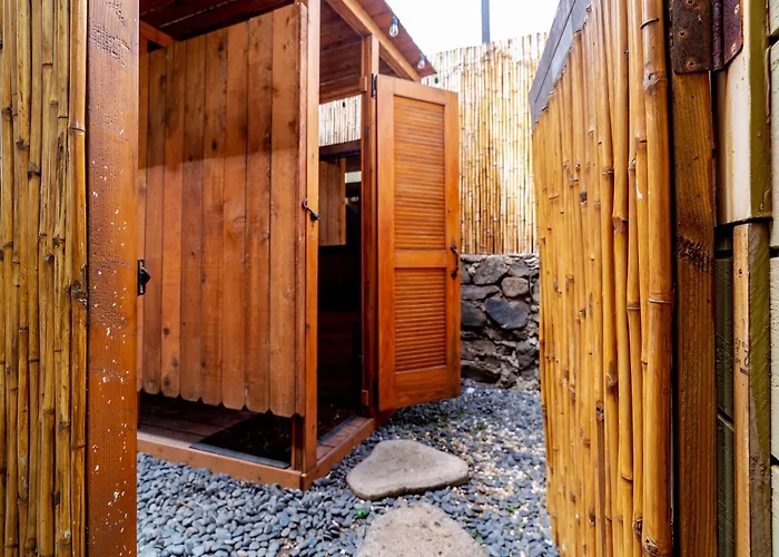 Bamboo Suite Located Across From The Beach, 1 Bedroom Sleeps 4